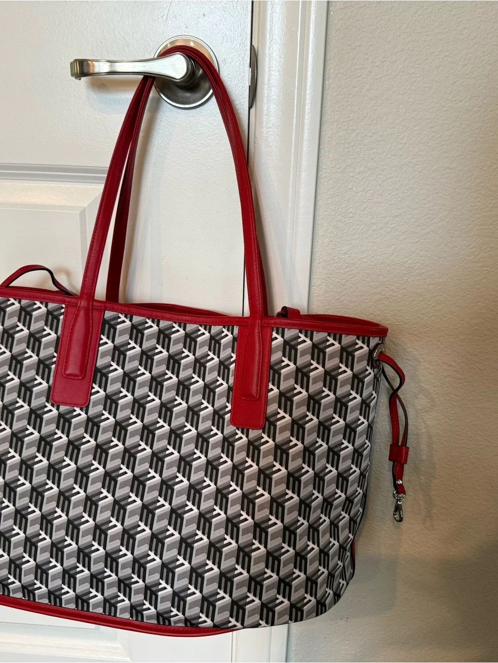 MCM Red Visetos Logo Tote with Navy Motif - Picture 5 of 8